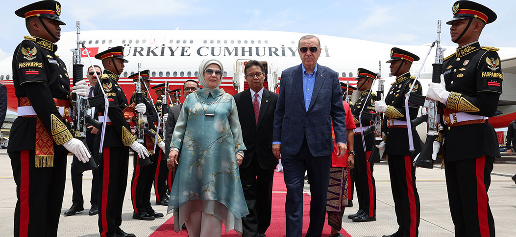 Cumhurbaşkanı Erdoğan, Endonezya'ya ulaştı